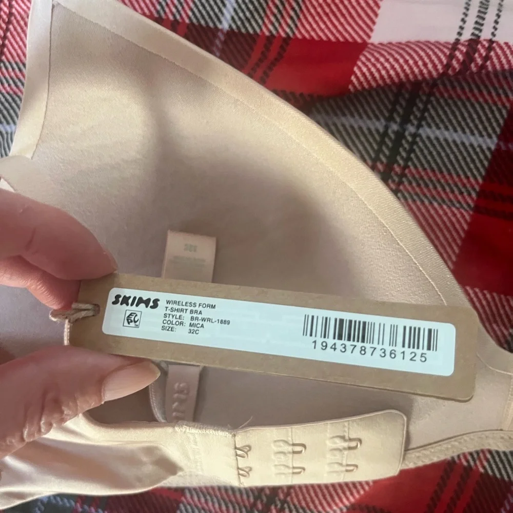 SKIMS Wireless Bra NWT 32C color mica - Picture 4 of 4